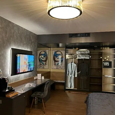Winterrot Hotel Karlsruhe