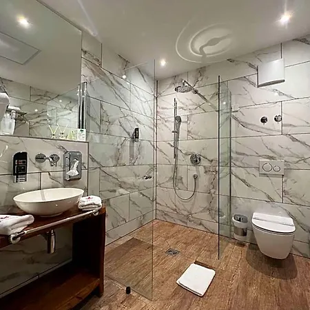 Design Winterrot فندق 4*
