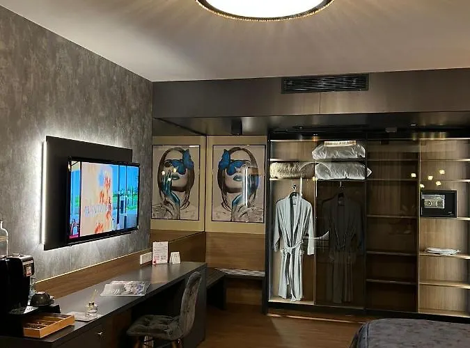 Winterrot Hotel Karlsruhe